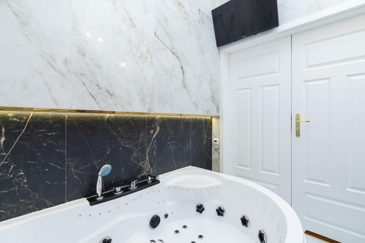 Kazimierz Studio with Jacuzzi by Renters Prestige Krakau Exterior foto